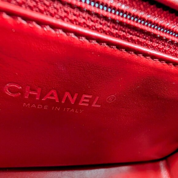 Chanel Rare Classic All-Red Flap Bag in Quilted Lambskin with Filigree CC - Picture 11 of 16